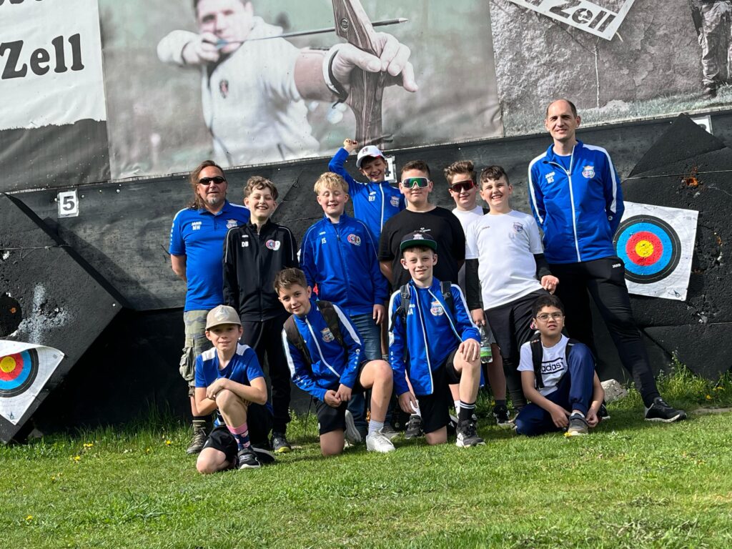 U12-Mannschaft stärkt Teamgeist beim Bogensport